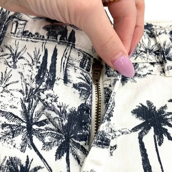 Tory Burch Frenesi Frayed Tropical Palm Tree Printed Denim Shorts Size 27‎